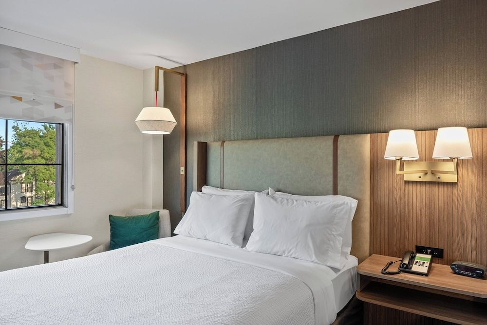 Holiday Inn Niagara Falls State Park Entry by IHG Standard Room, 1 King Bed, Accessible, Non Smoking (Communications, Accessible Tub)