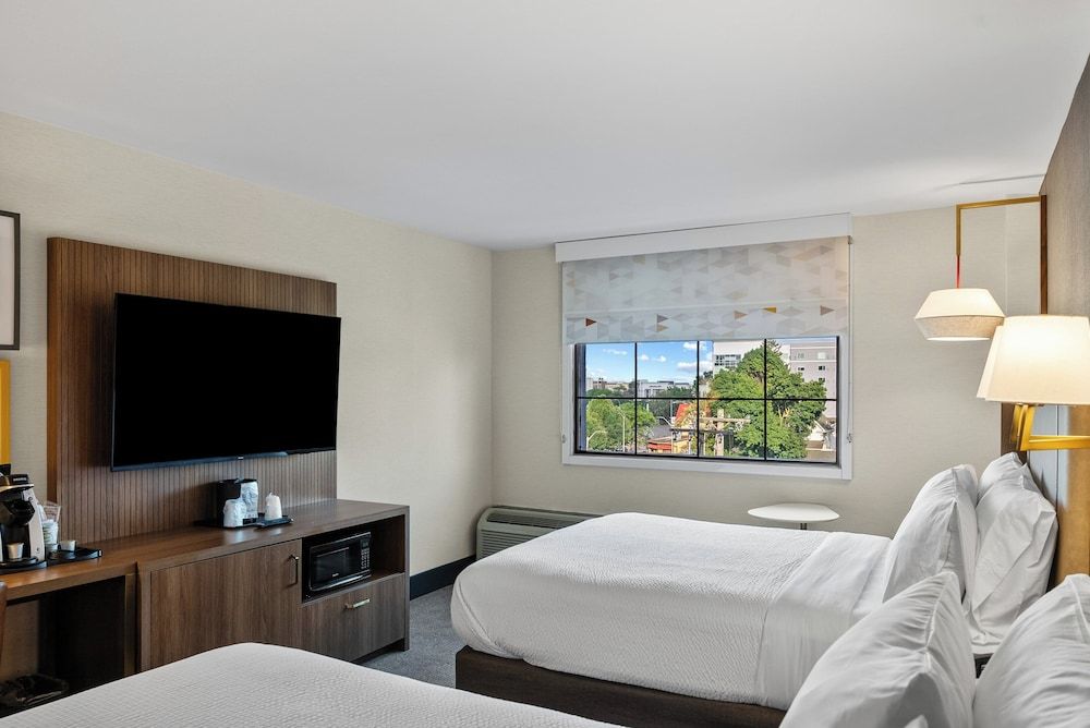 undefined Holiday Inn Niagara Falls State Park Entry by IHG 10