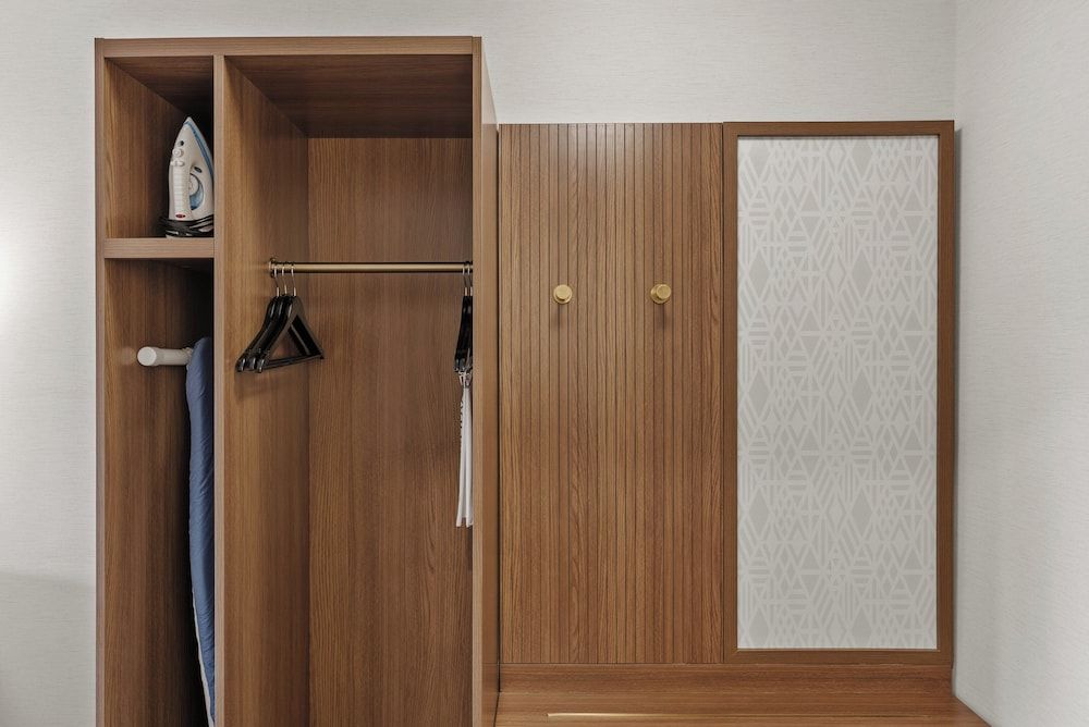 Holiday Inn Niagara Falls State Park Entry by IHG Standard Room, 1 King Bed, Accessible, Non Smoking (Communications, Accessible Tub) 16