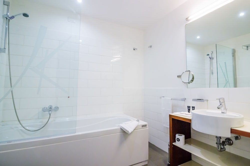 Black Hotel Superior Room 6