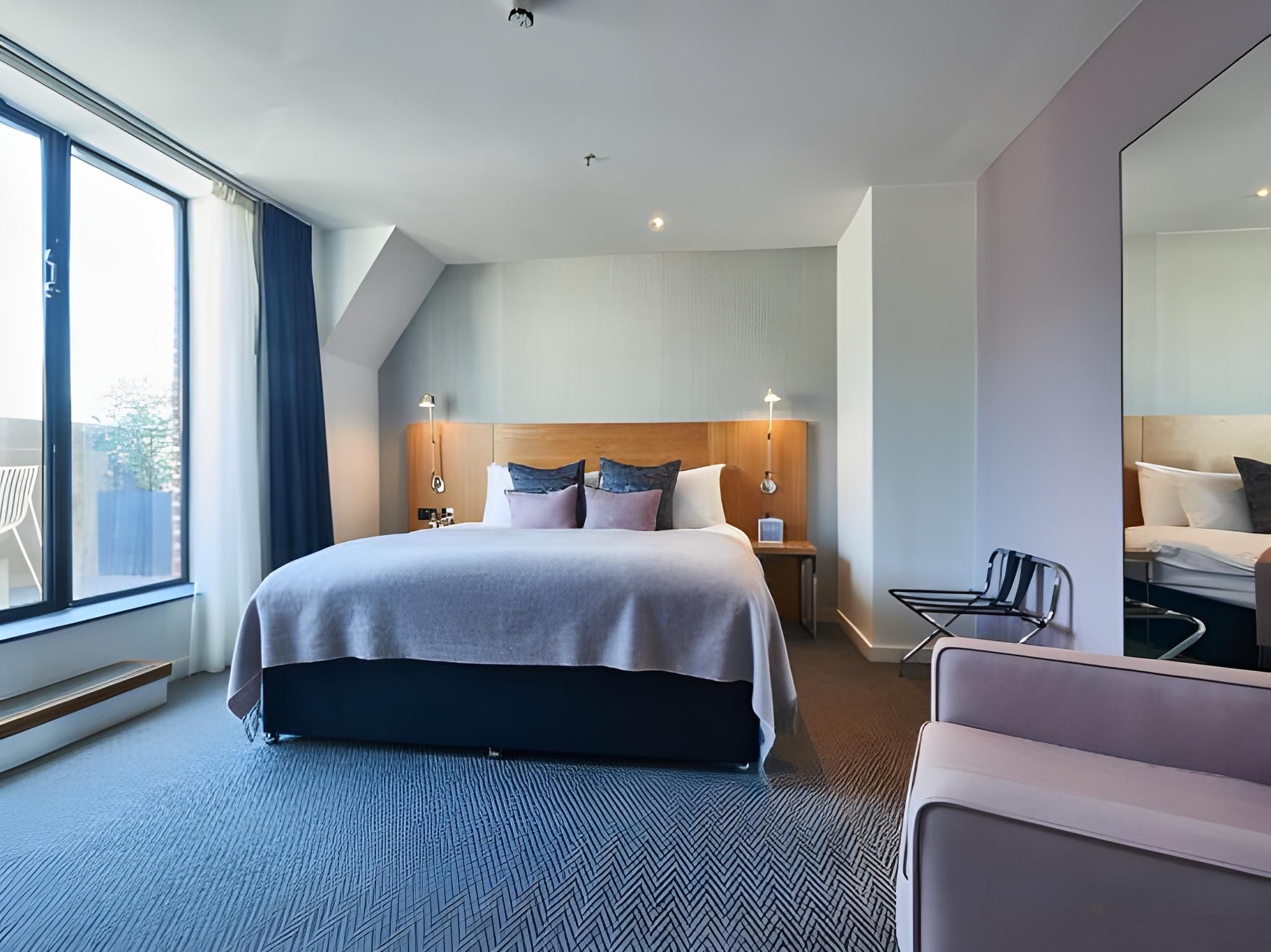 Deluxe King Room with Balcony