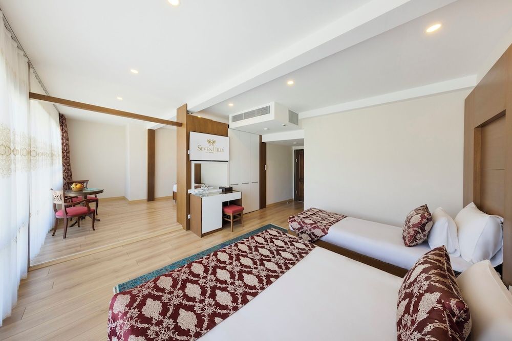 undefined Seven Hills Hotel - Special Class 8