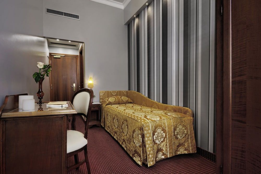undefined Hotel Pausania 4