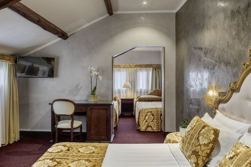 Hotel Pausania Quadruple Room