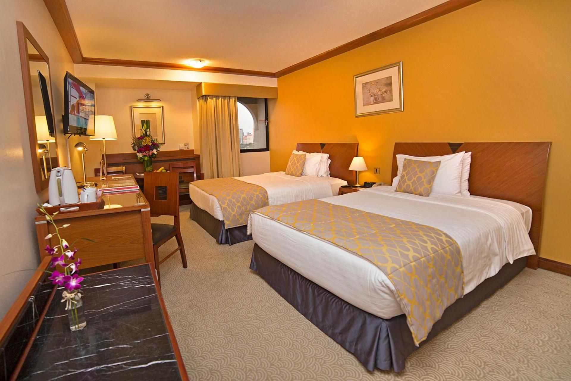 Ramada by Wyndham Bahrain 1 Twin Bed, Deluxe Room, Smoking 2