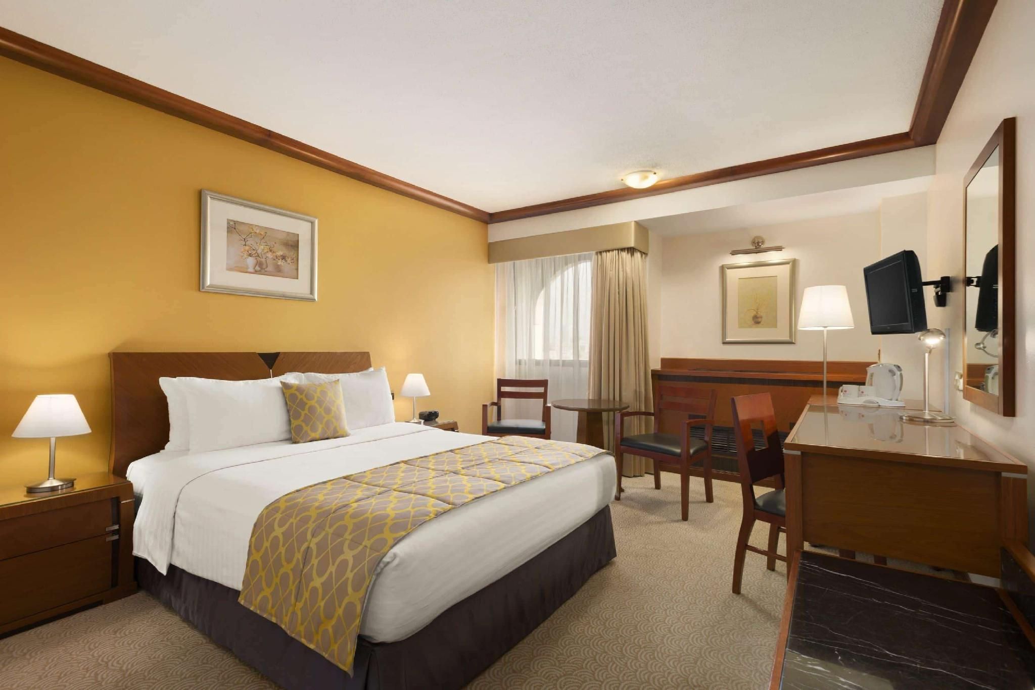 1 King Bed, Junior Suite, Smoking