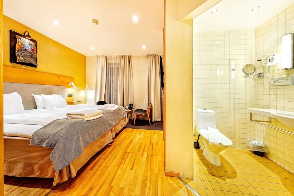 Best Western Hotel Royal Standard Room, 2 Twin Beds, Non Smoking 7