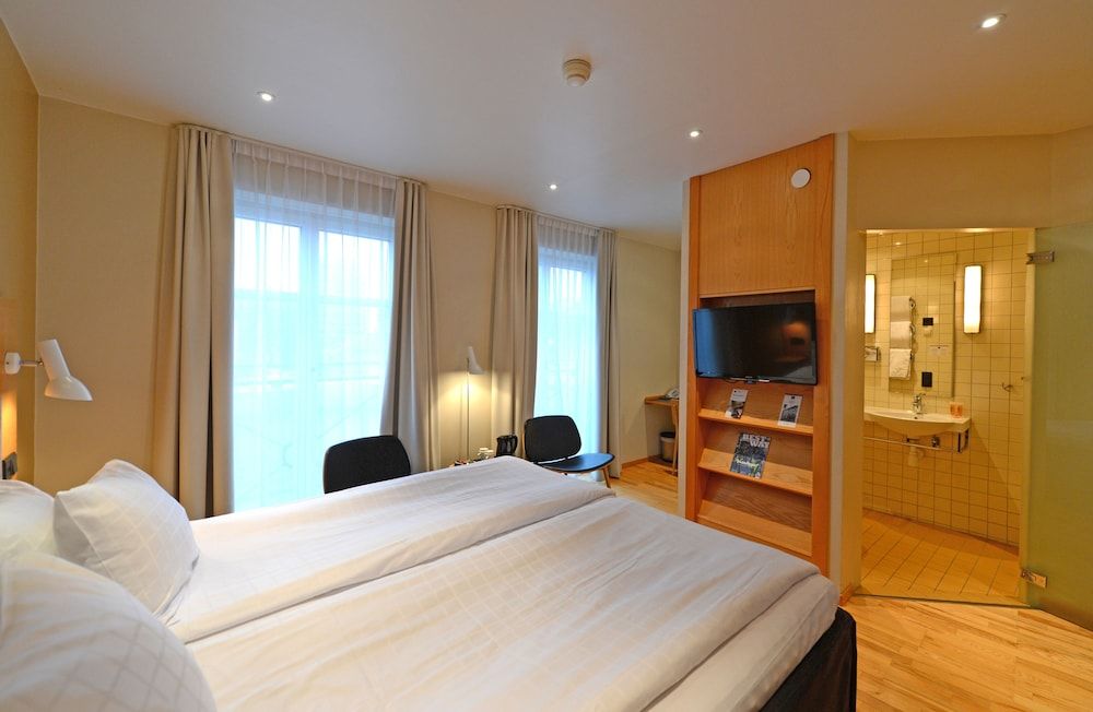 Best Western Hotel Royal Standard Room, 2 Twin Beds, Non Smoking 4