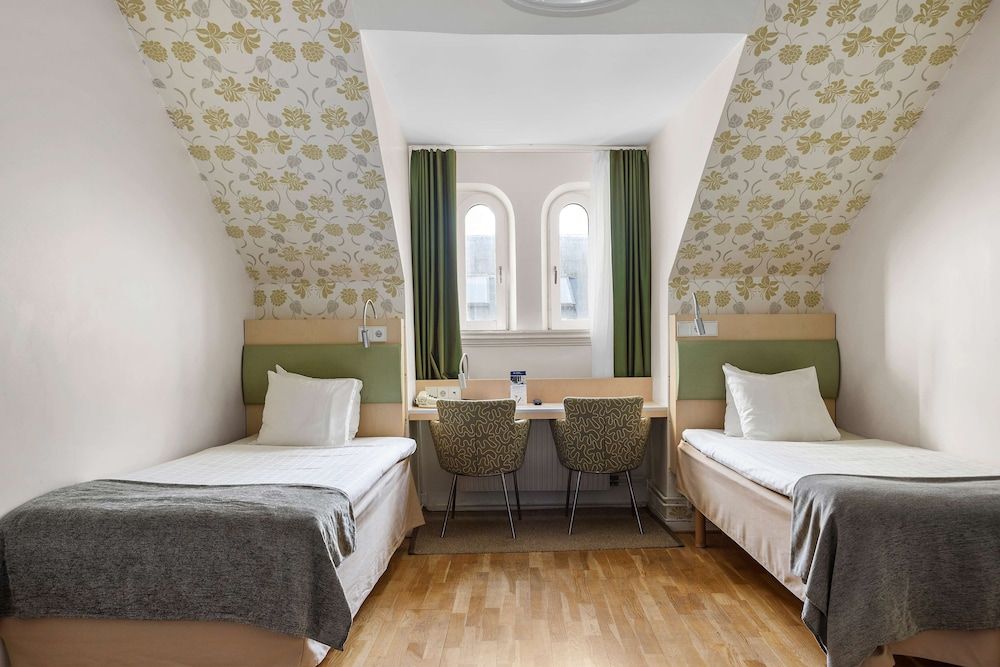 Best Western Hotel Royal Standard Room, 2 Twin Beds, Non Smoking 11