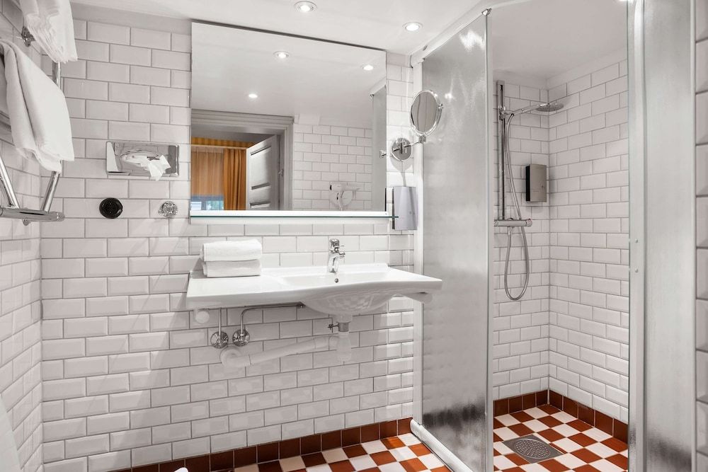 Best Western Hotel Royal Standard Room, 2 Twin Beds, Non Smoking 17