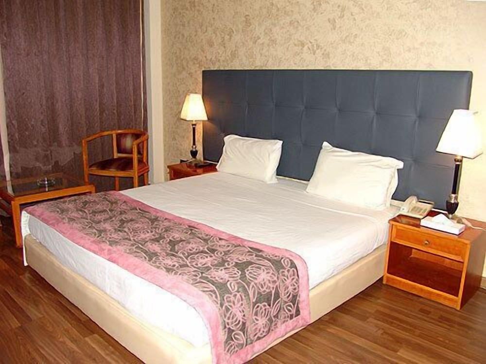 undefined Charles Hotel 4