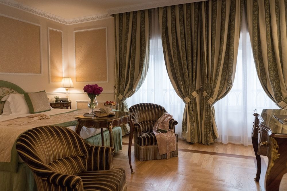 Bernini Palace Superior Room 6