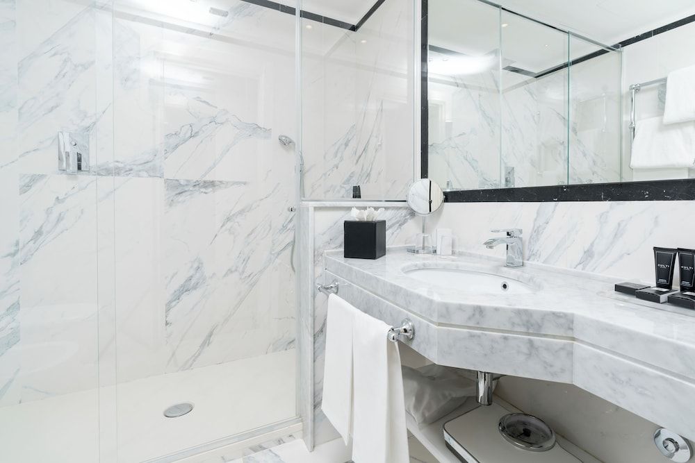 undefined Bernini Palace 8