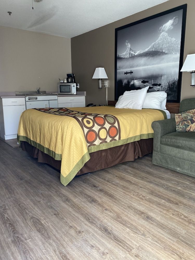 1 Queen bed, Non Smoking, Kitchenette