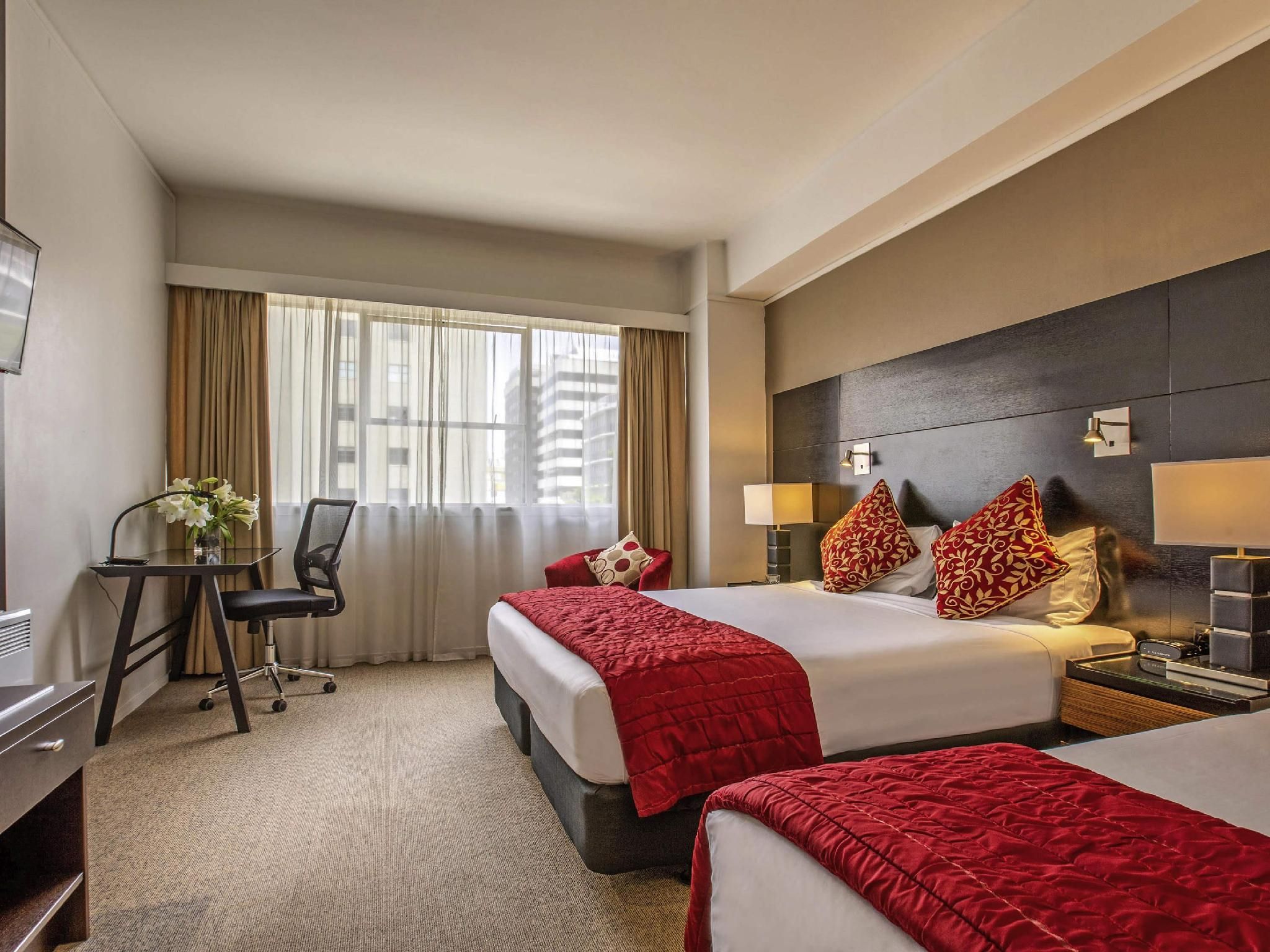 Mercure Wellington Abel Tasman Standard room with 1 king bed and 1 single bed