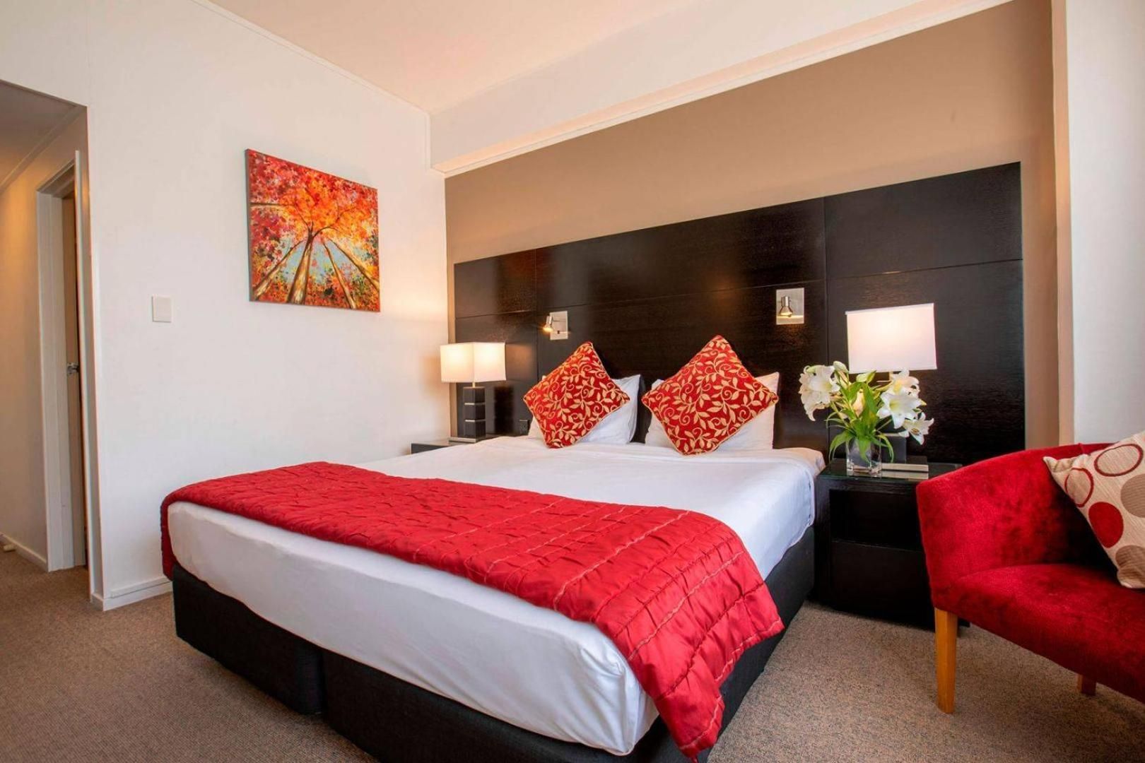 Standard room with 1 queen bed