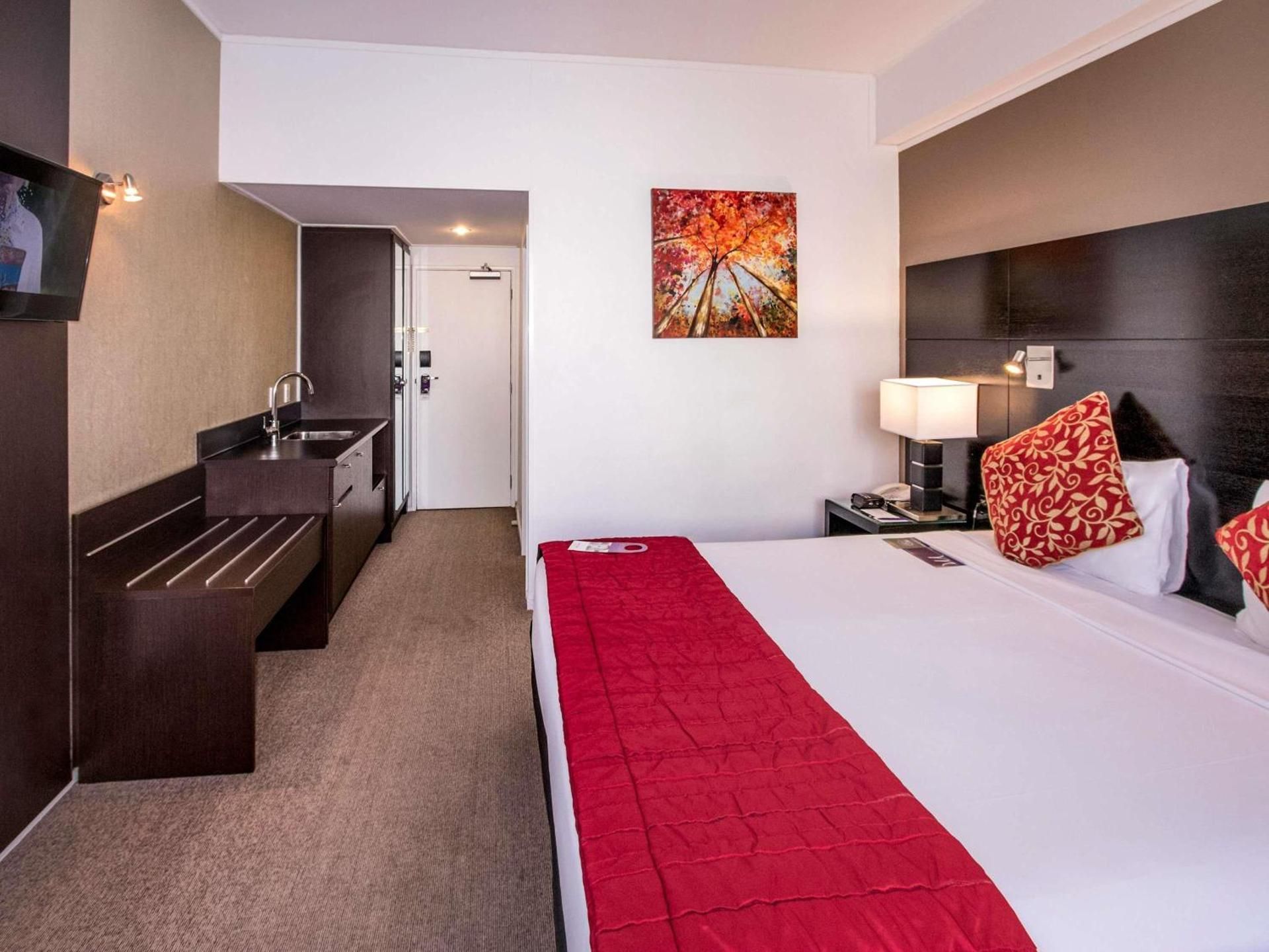 Standard room with 1 king bed