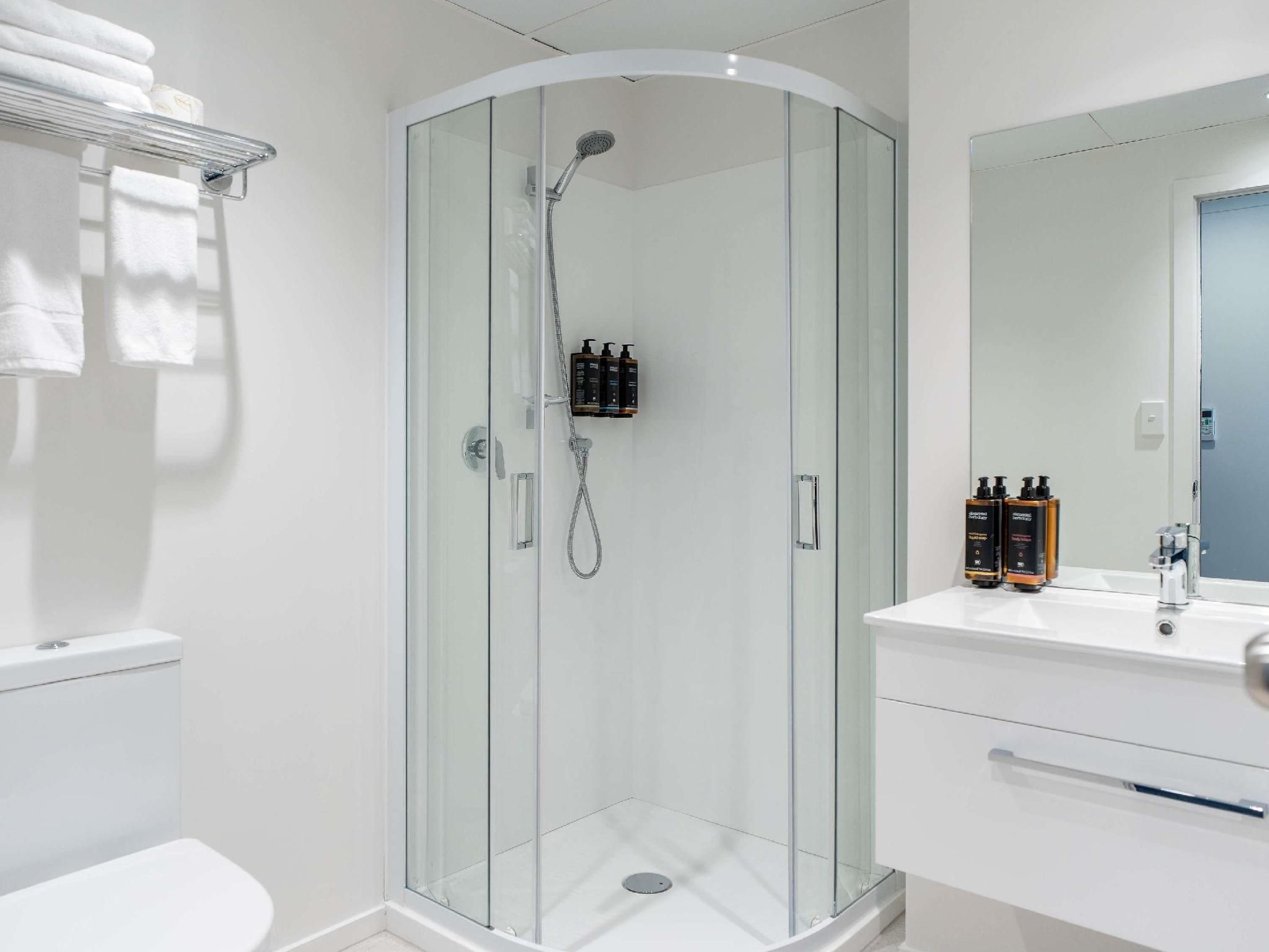 Mercure Wellington Abel Tasman Executive room with 2 double beds 3