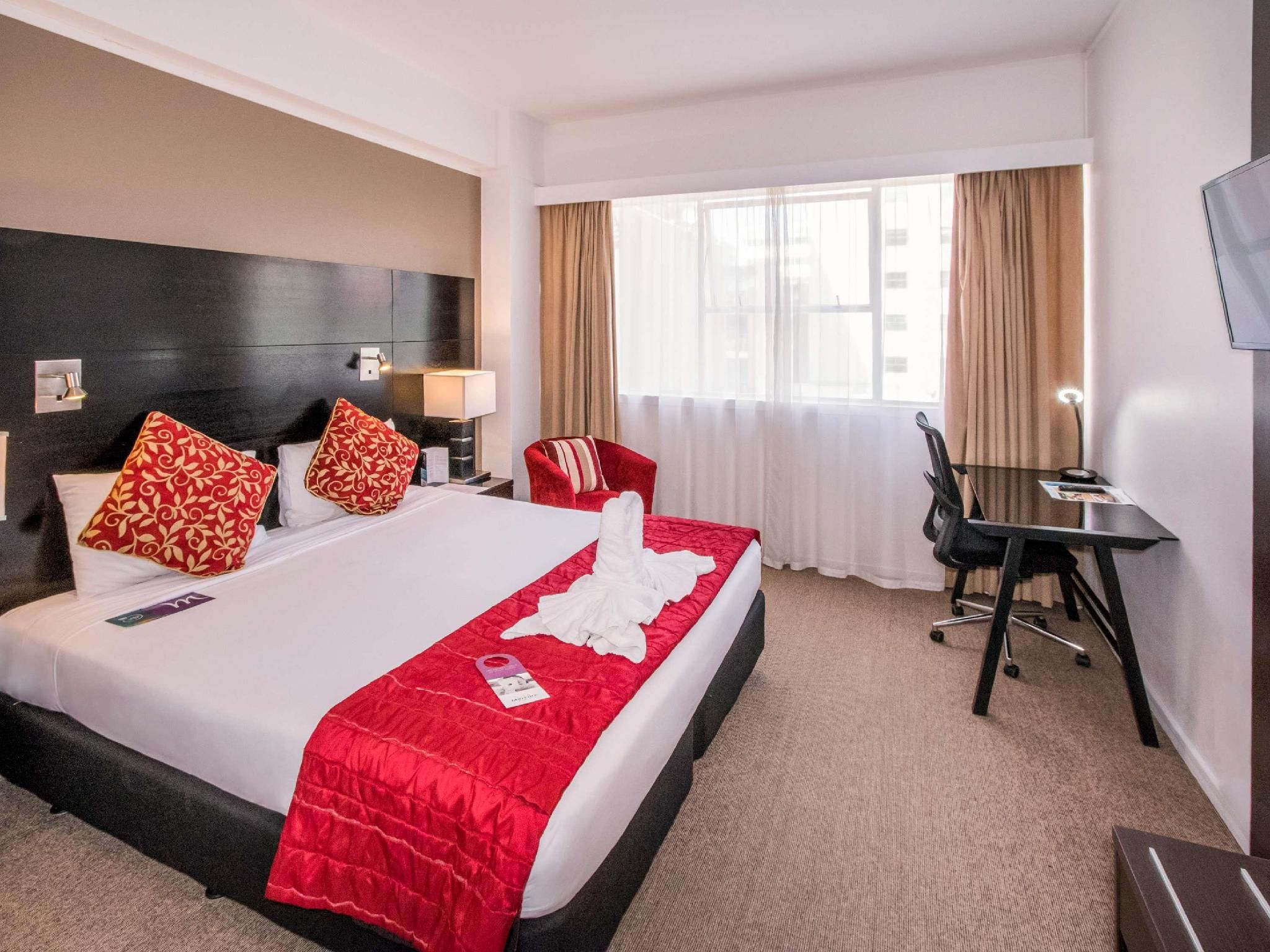 Standard room with 1 queen bed