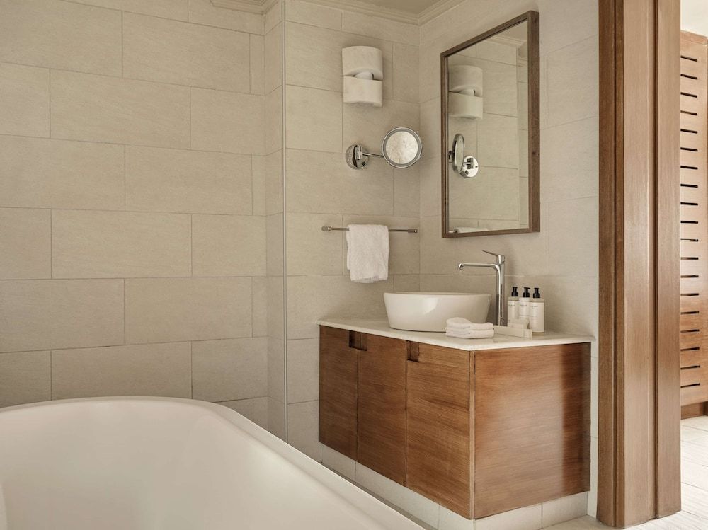 Ottoman One Bedroom Private Pool Suite, King