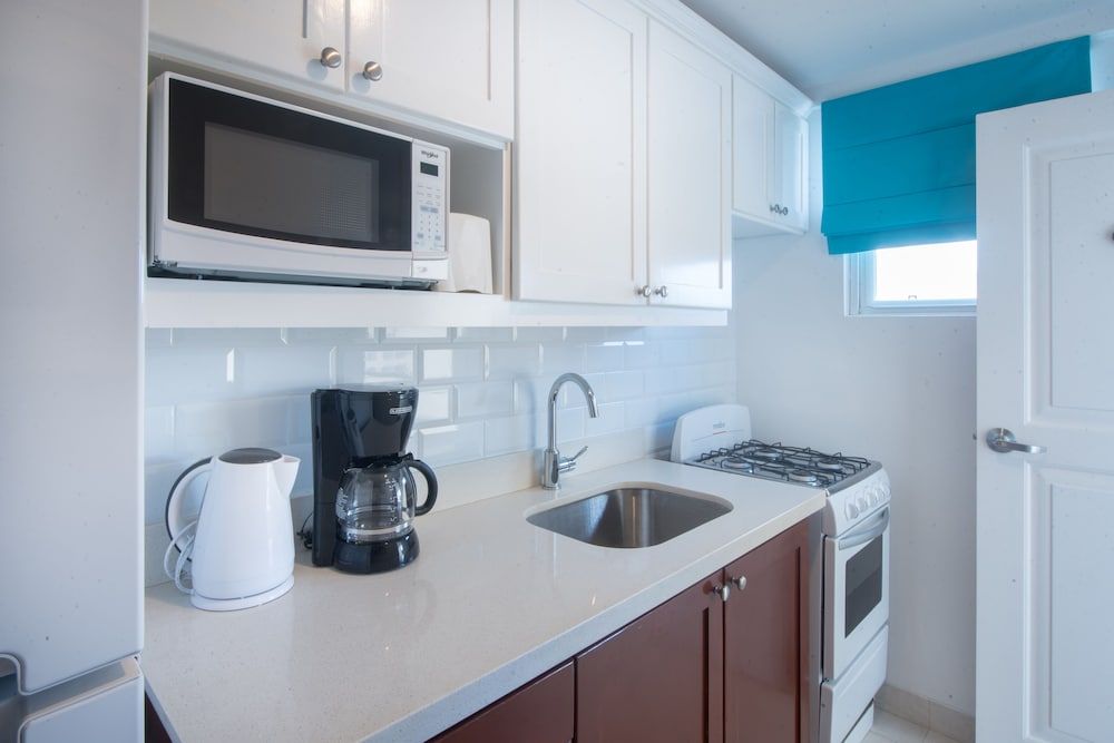 Yellow Bird Hotel Premium Studio 3