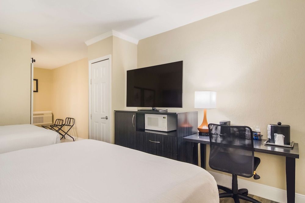 Standard Room, 2 Queen Beds, Accessible, Non Smoking