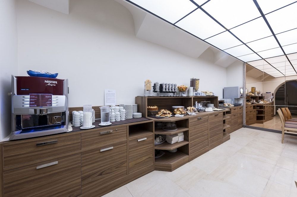 undefined Hotel California 7