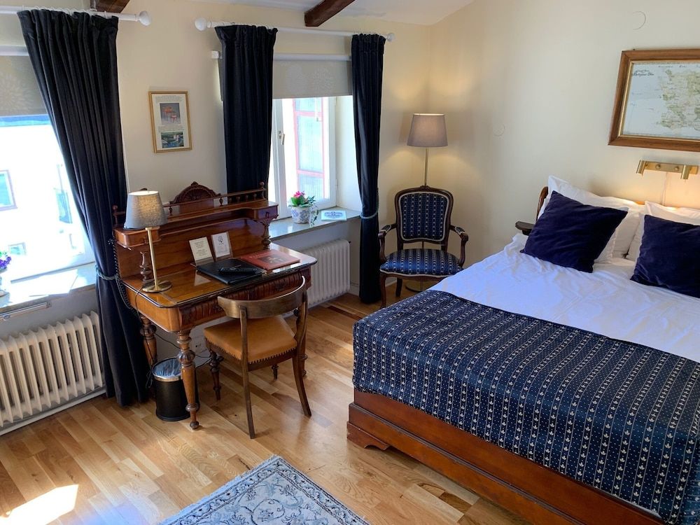 Mayfair Hotel Tunneln Small double, 140cm bed 2