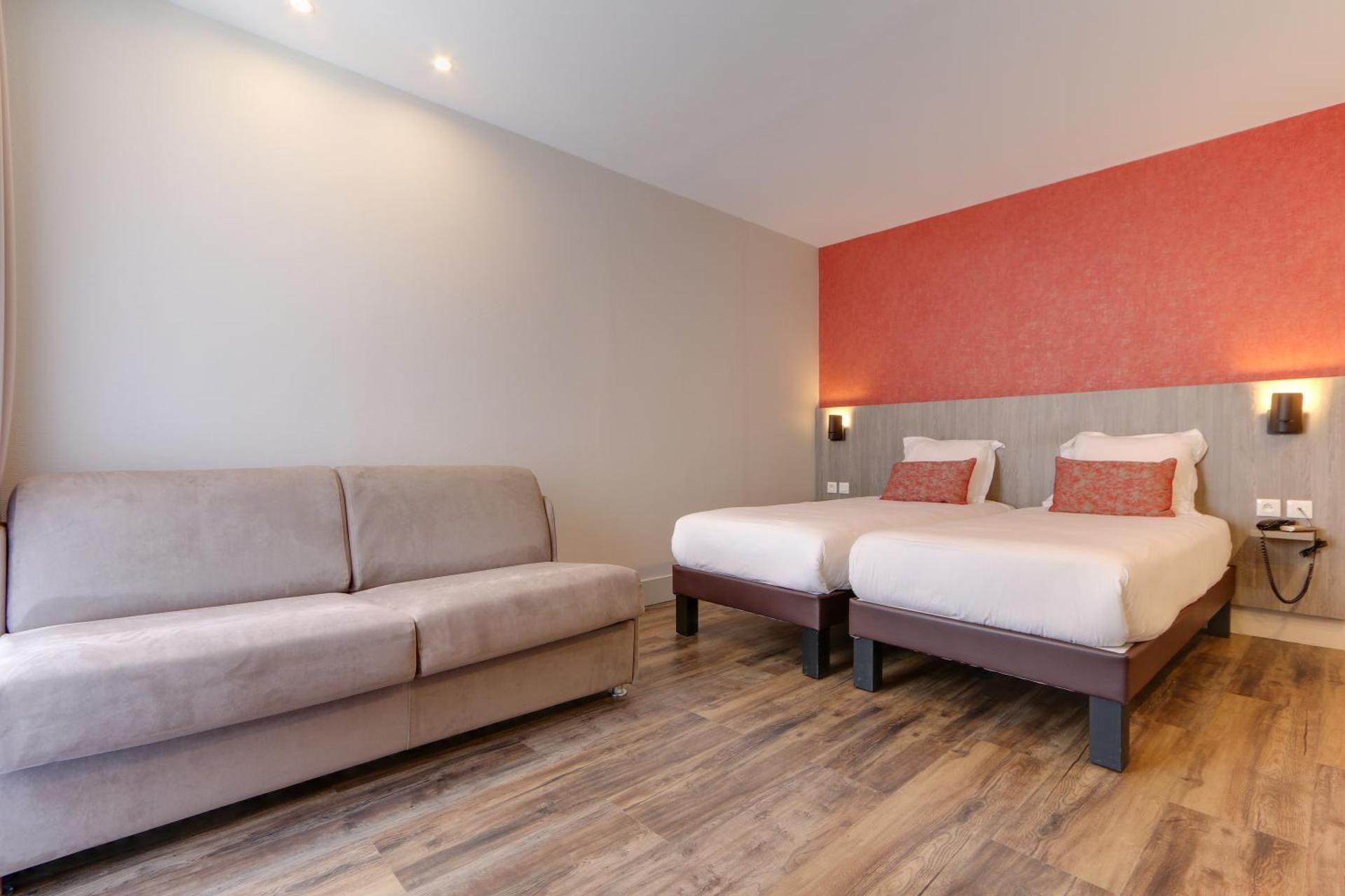 Family Room with Double Bed and Twin Beds