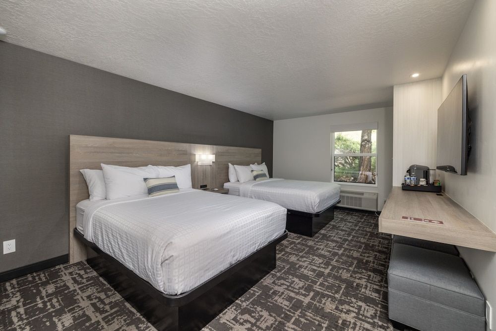 Deluxe Queen Room