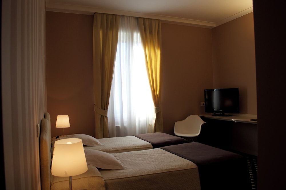 Hotel Colombia Twin Room, 2 Twin Beds 3