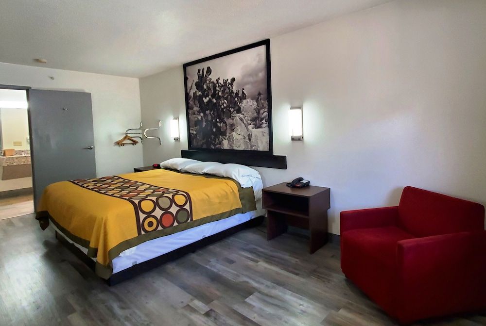 Deluxe Room, 1 King Bed, Non Smoking, Refrigerator & Microwave