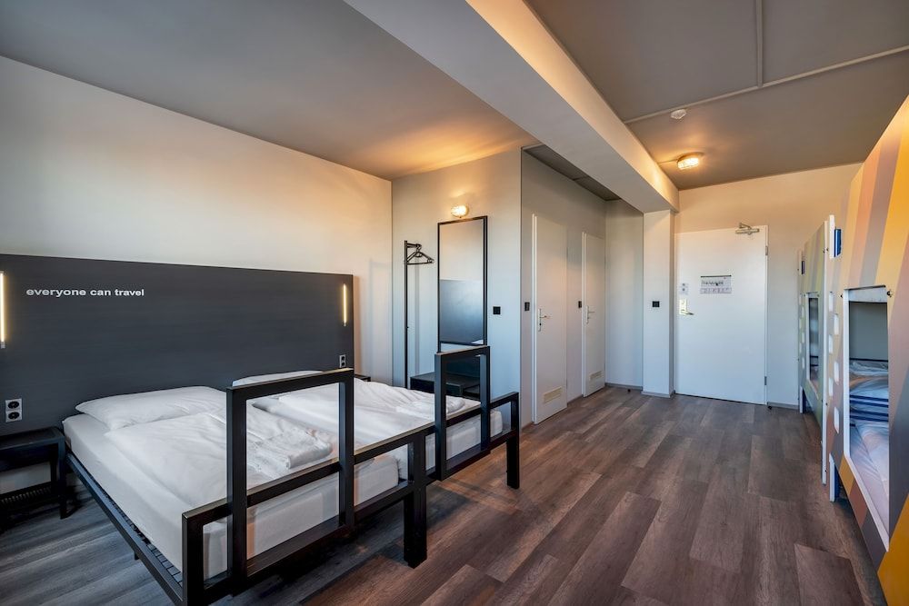 a&o München Hackerbrücke Quadruple Room 6