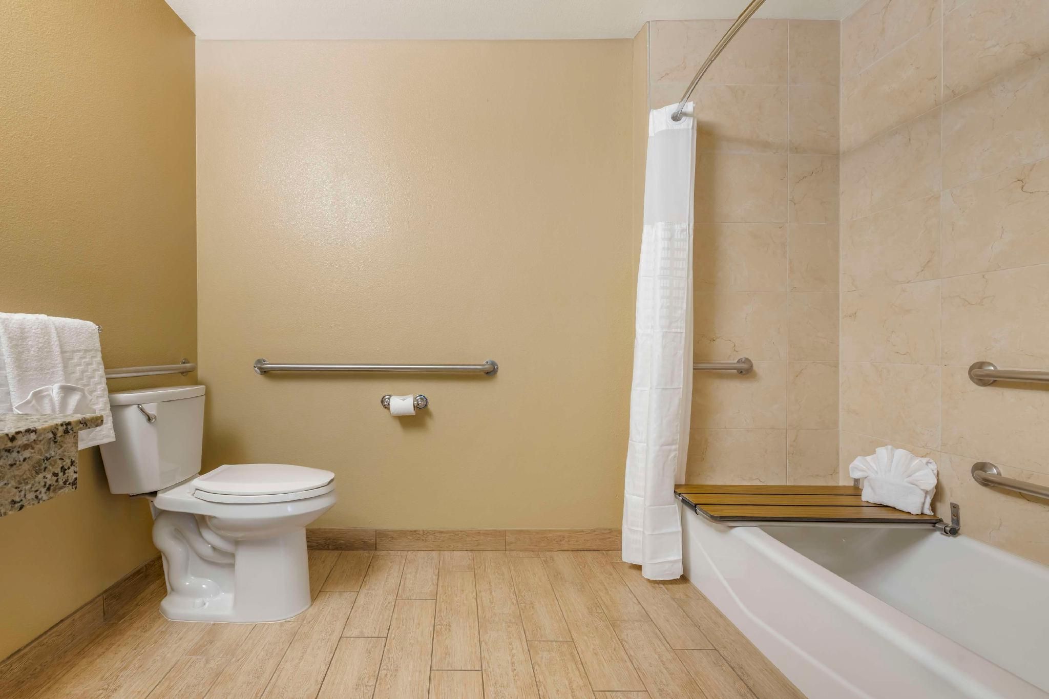 Best Western Plus Oceanside Palms accessible - 1 king, mobility accessible, communication assistance, bathtub, kitchenette, wi-fi, non 2