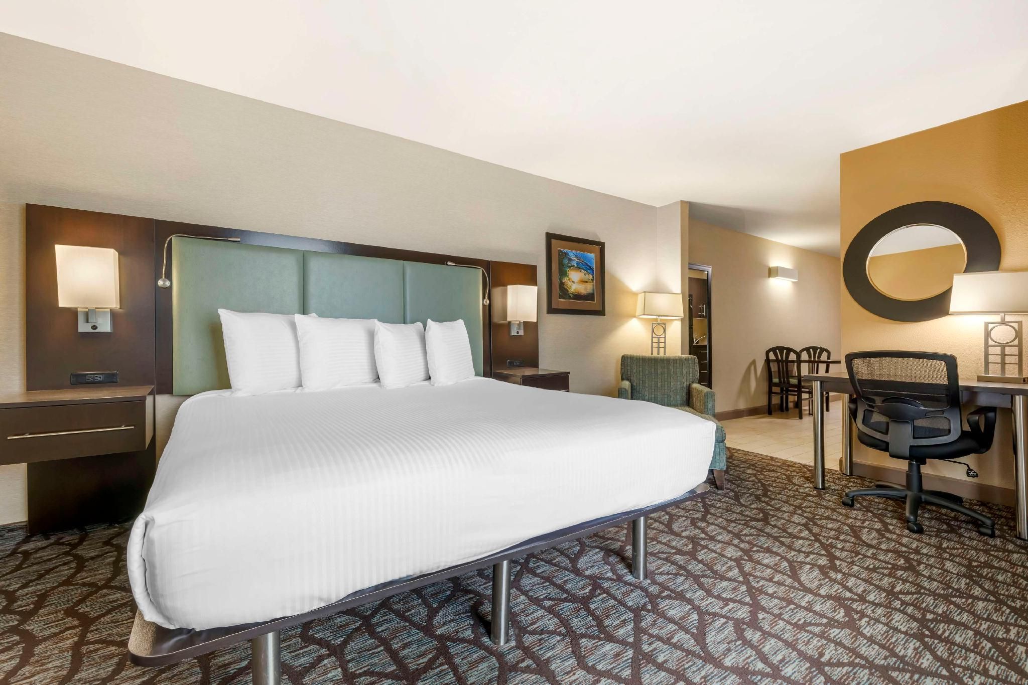 Best Western Plus Oceanside Palms accessible - 1 king, mobility accessible, communication assistance, bathtub, kitchenette, wi-fi, non