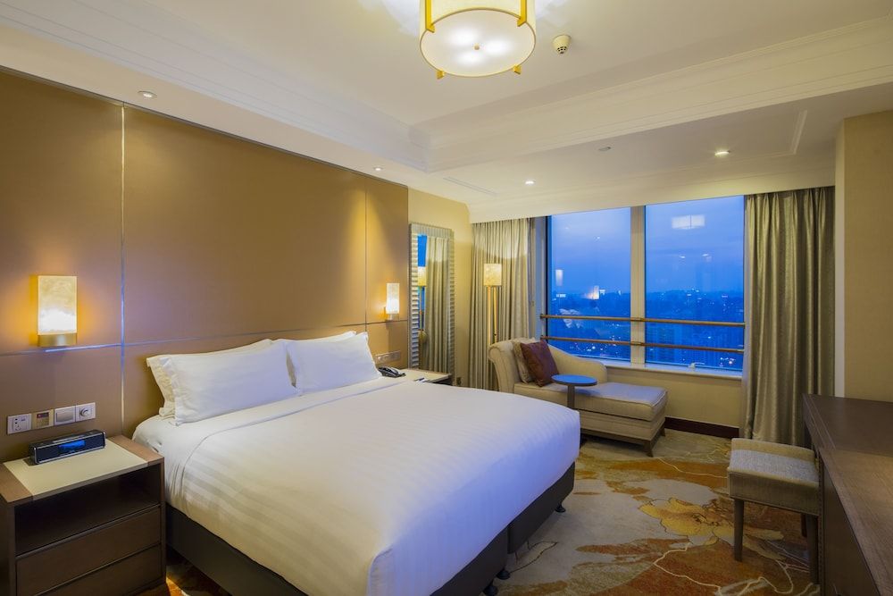 undefined Radisson Blu Hotel Shanghai New World 5
