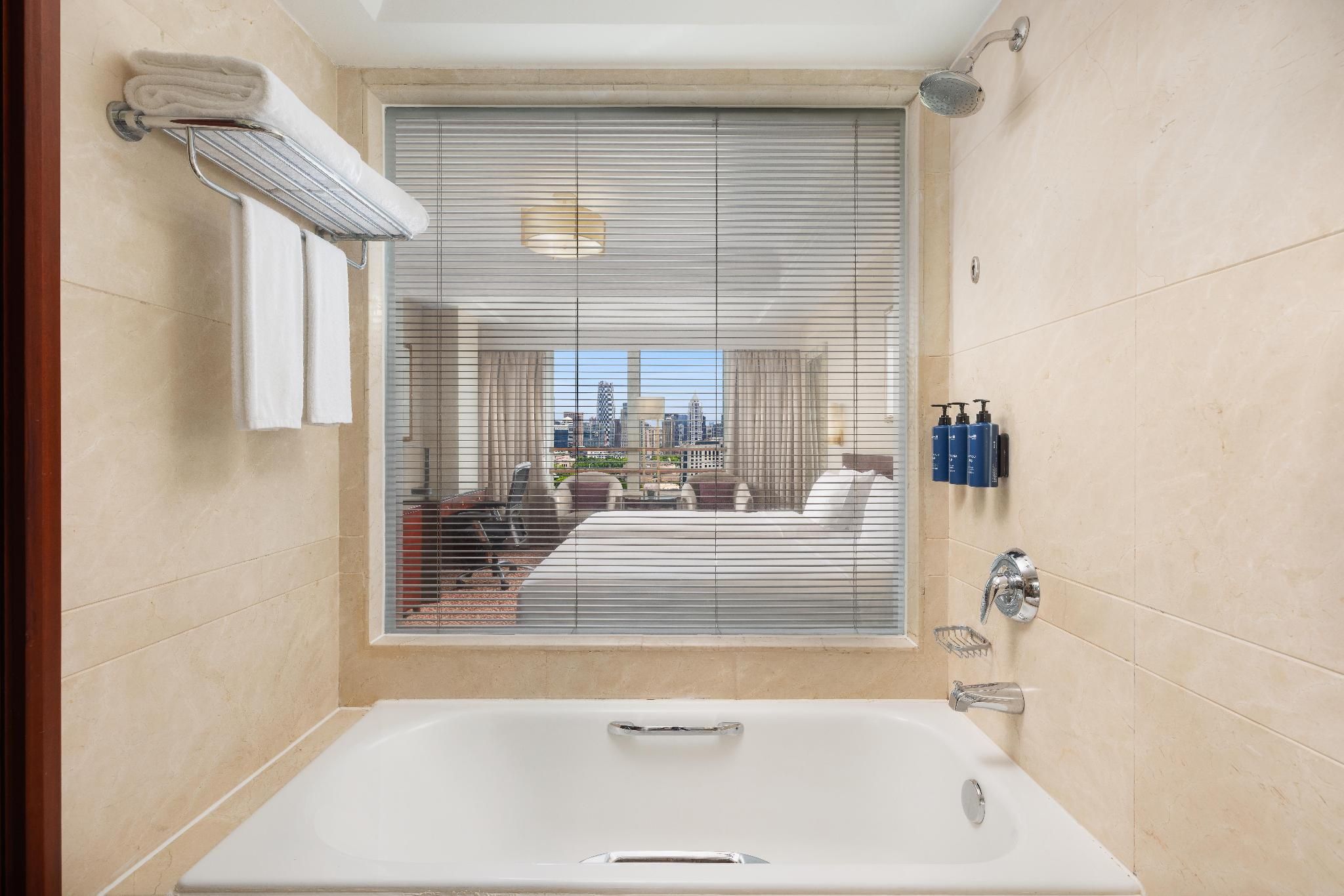 undefined Radisson Blu Hotel Shanghai New World 9