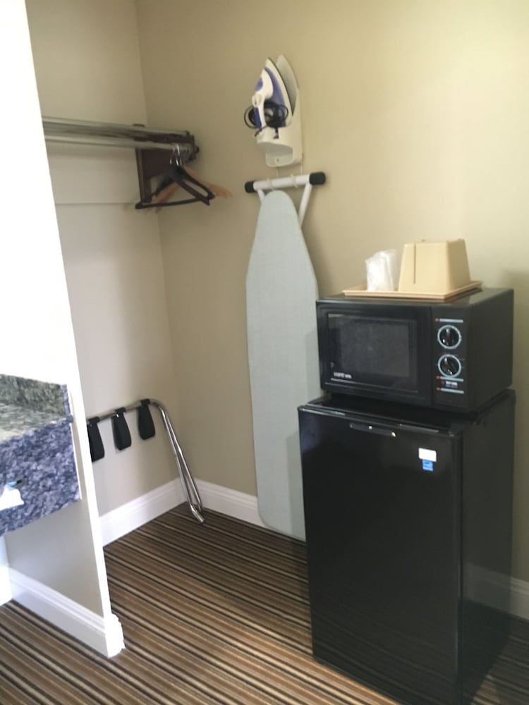 Regency Inn And Suites