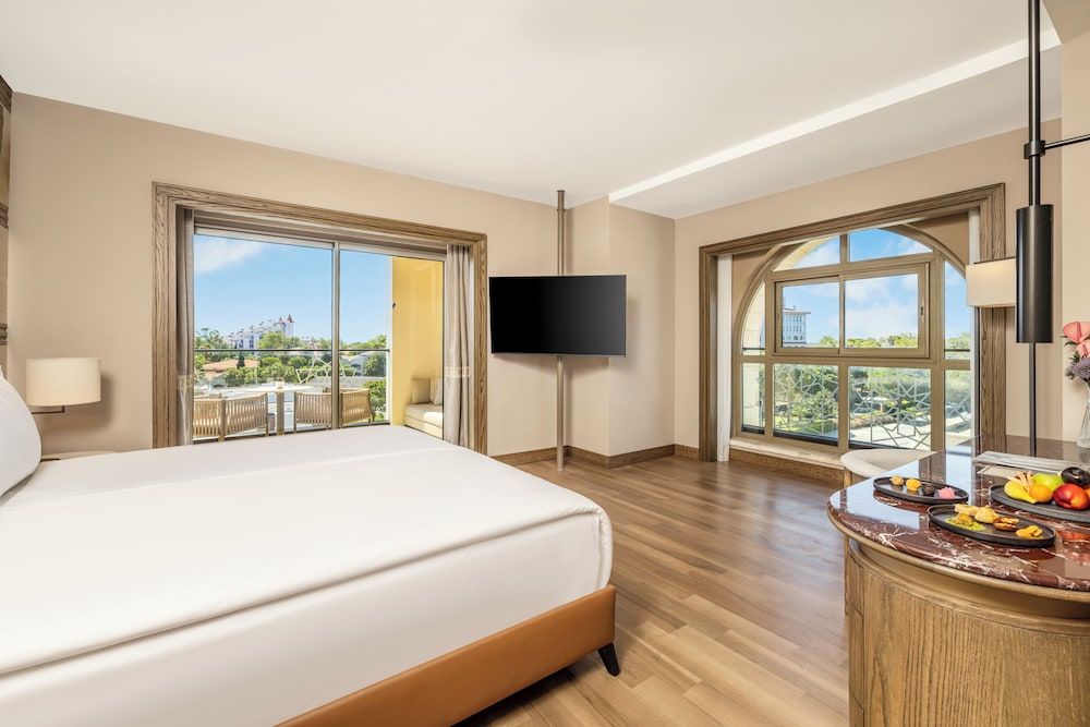 Family Room, 1 King Bed, Golf View