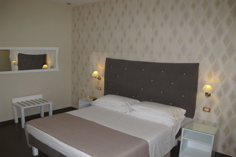 Hotel Club - Sorrento Standard Double Room 3