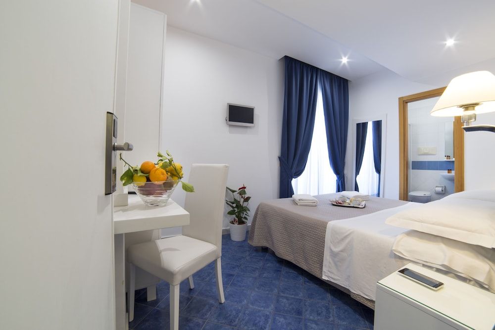 Hotel Club - Sorrento Standard Double Room 5
