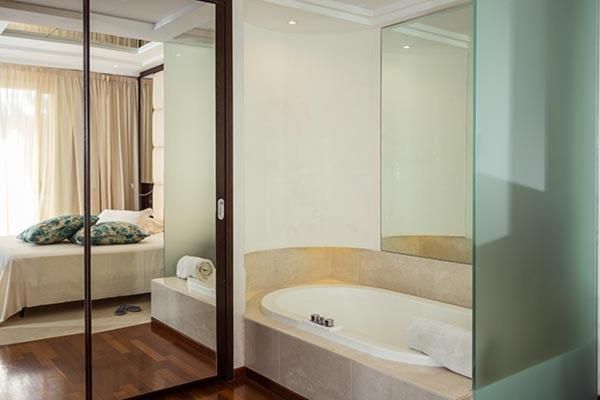 Suite with Hot Tub