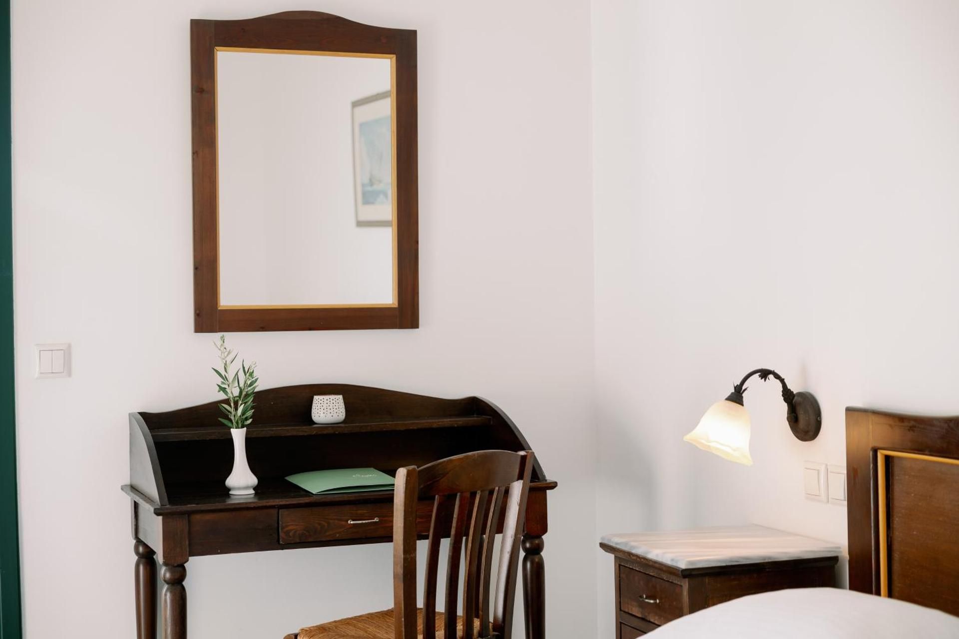 Budget Double Room with Street View
