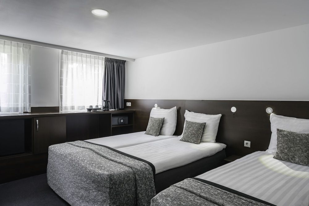 Basement Triple Room