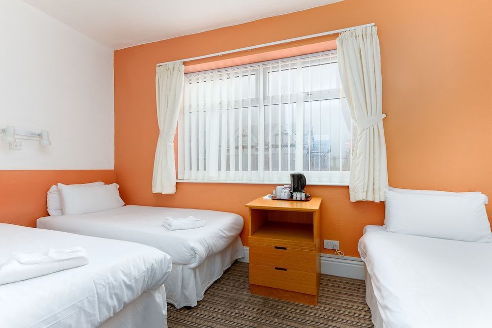 undefined The Sandringham Court Hotel and Apartment 6