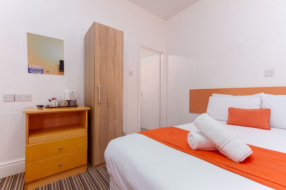 The Sandringham Court Hotel and Apartment Double Room 3