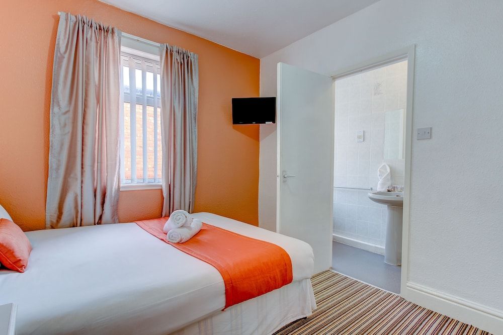 The Sandringham Court Hotel and Apartment Double Room 7