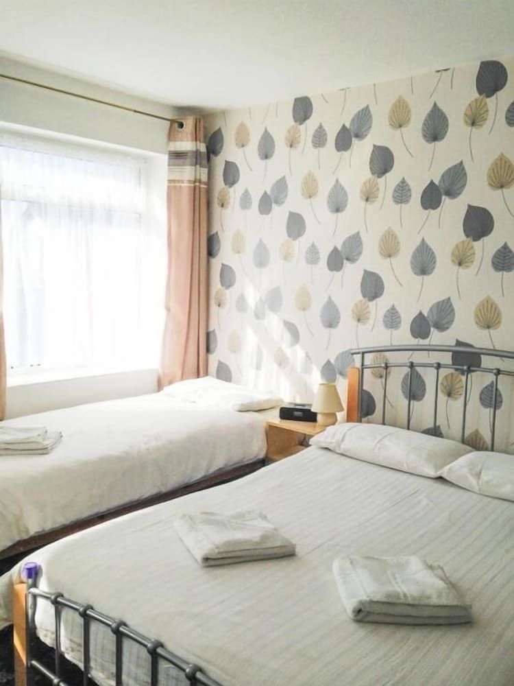 undefined The Sandringham Court Hotel and Apartment 10