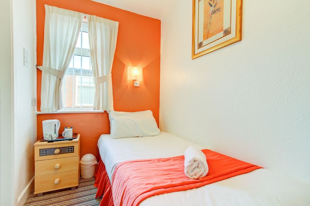 undefined The Sandringham Court Hotel and Apartment 2