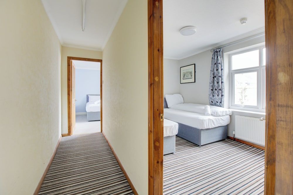 undefined The Sandringham Court Hotel and Apartment 5